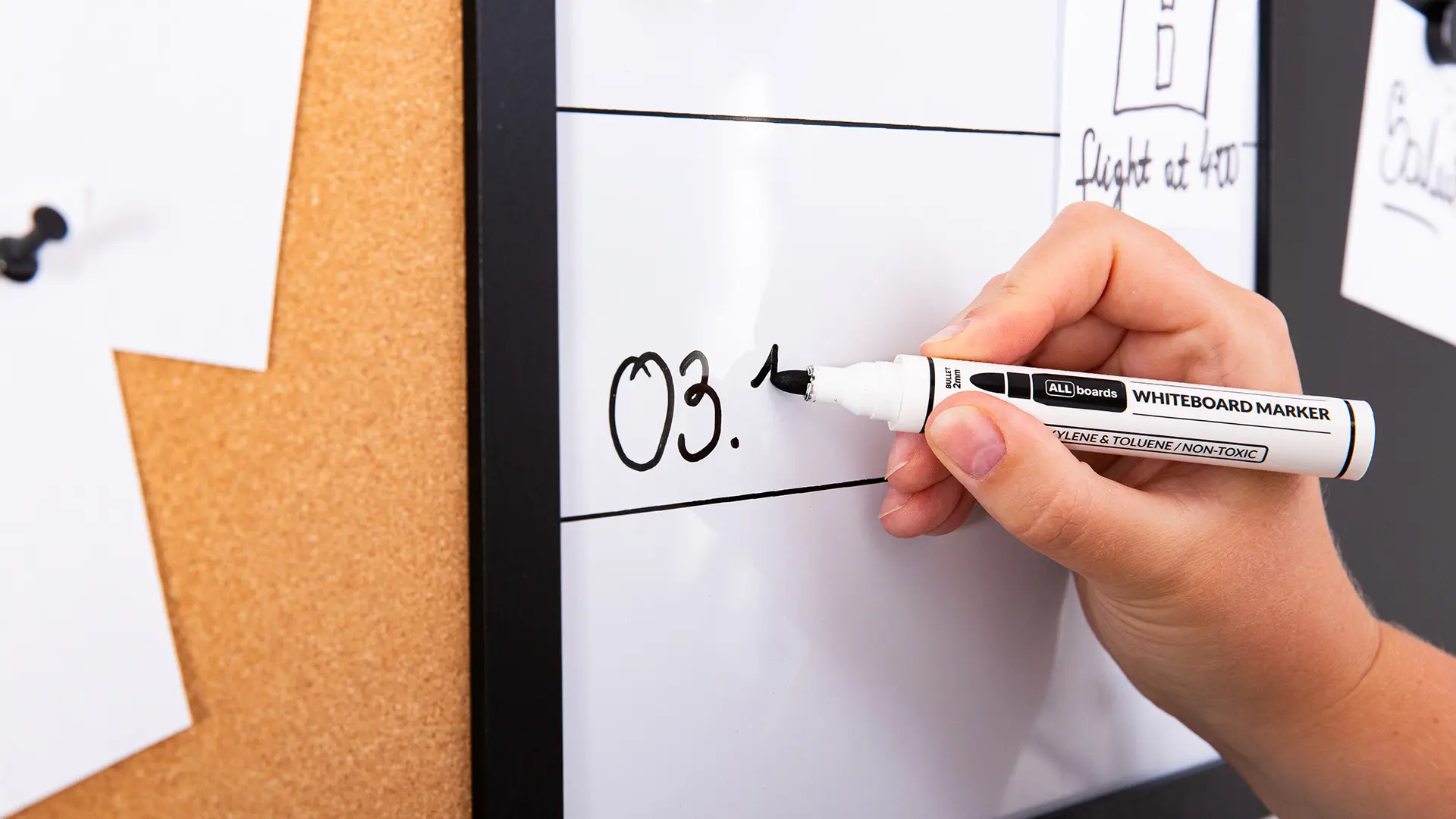 Tableau COMBI 3 en 1 : tableau effaçable à sec blanc, magnétique noir et en liège 90x60 cm + ACCESSOIRES GRATUITS – Image 6
