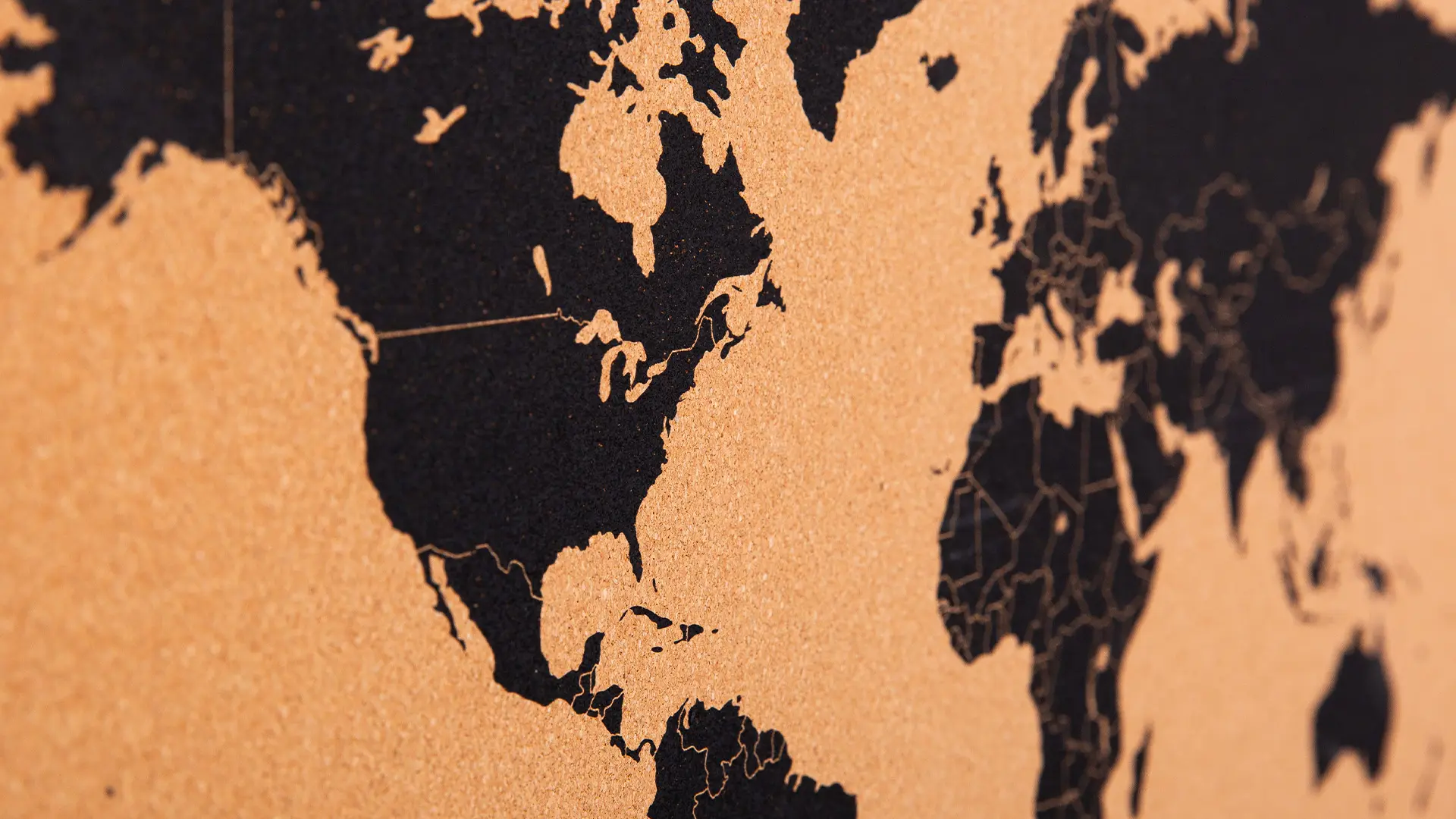 CARTE DU MONDE tableau en liège cadre en bois laqué NOIR 60x40 cm – Image 6