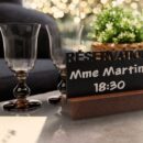 Tableau à Craie Noir Double Face pour Réservation à Poser sur Table avec Base en Bois, Lot de 4 Pièces